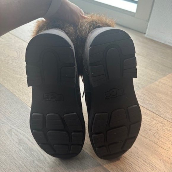 COPY - UGG Faux Fur Snow Boots - Worn Once - Size 9 - Picture 5 of 6